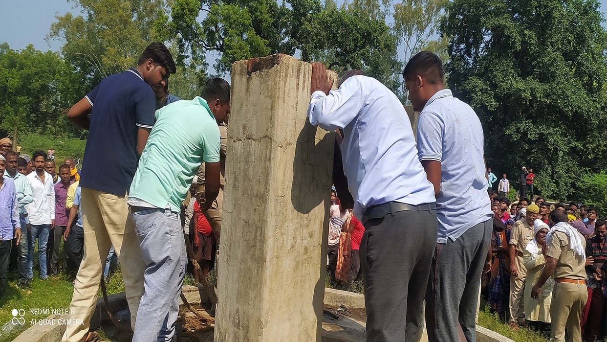 Dead body of a young man who came out for Goddess Jagran was found hanging in the well in the morning, village