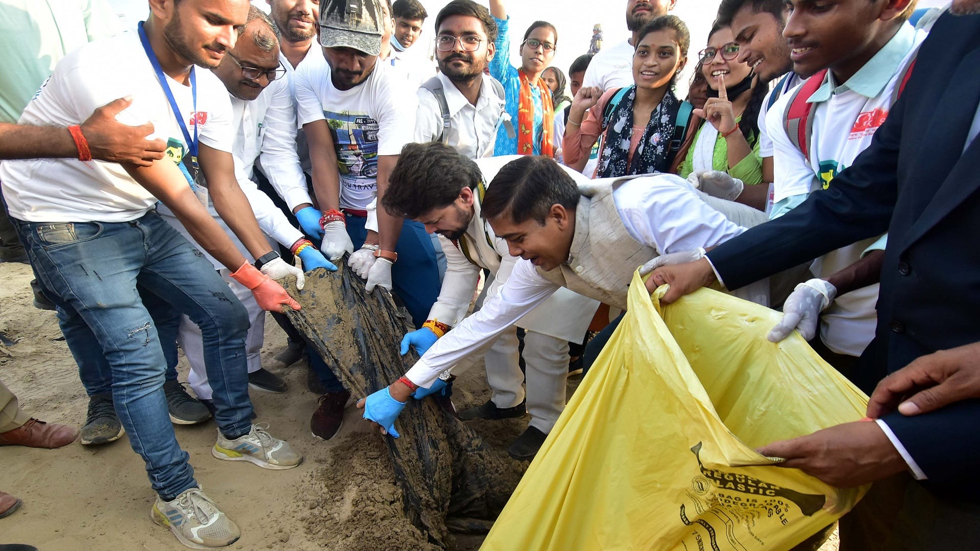 Anurag Thakur launched the country wide Swachh Bharat Abhiyan from Sangamnagari