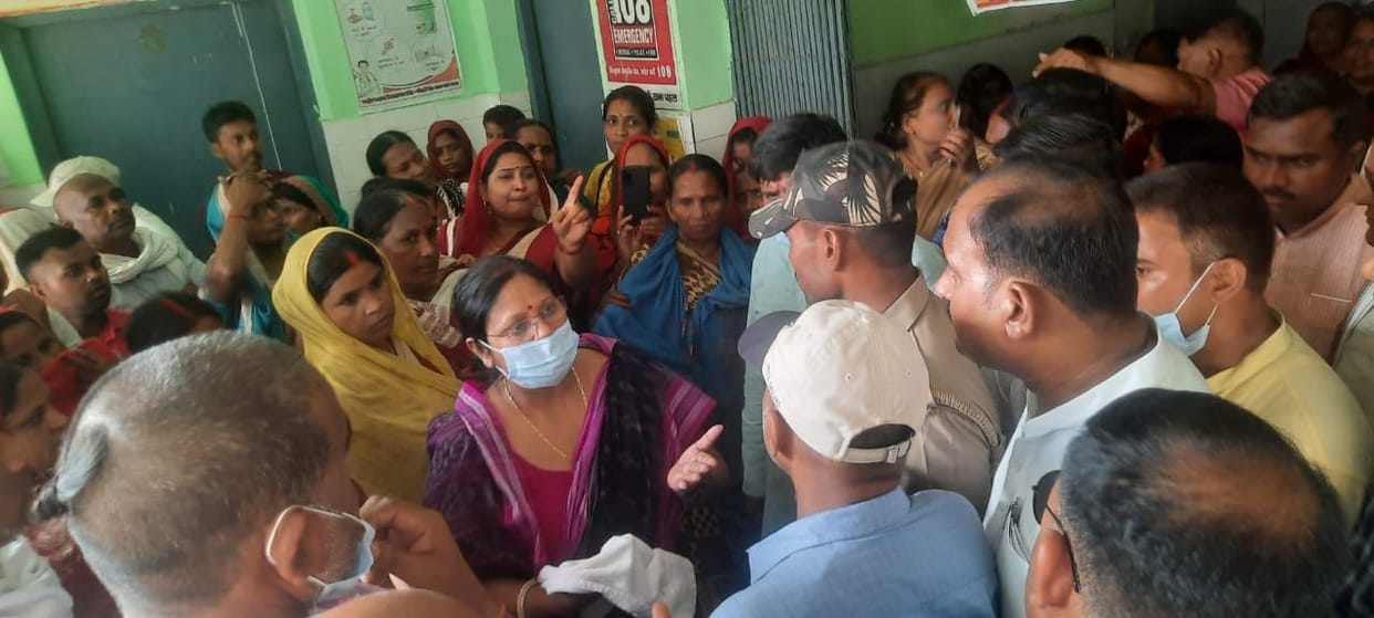 asha workers complained sate minister of bribary