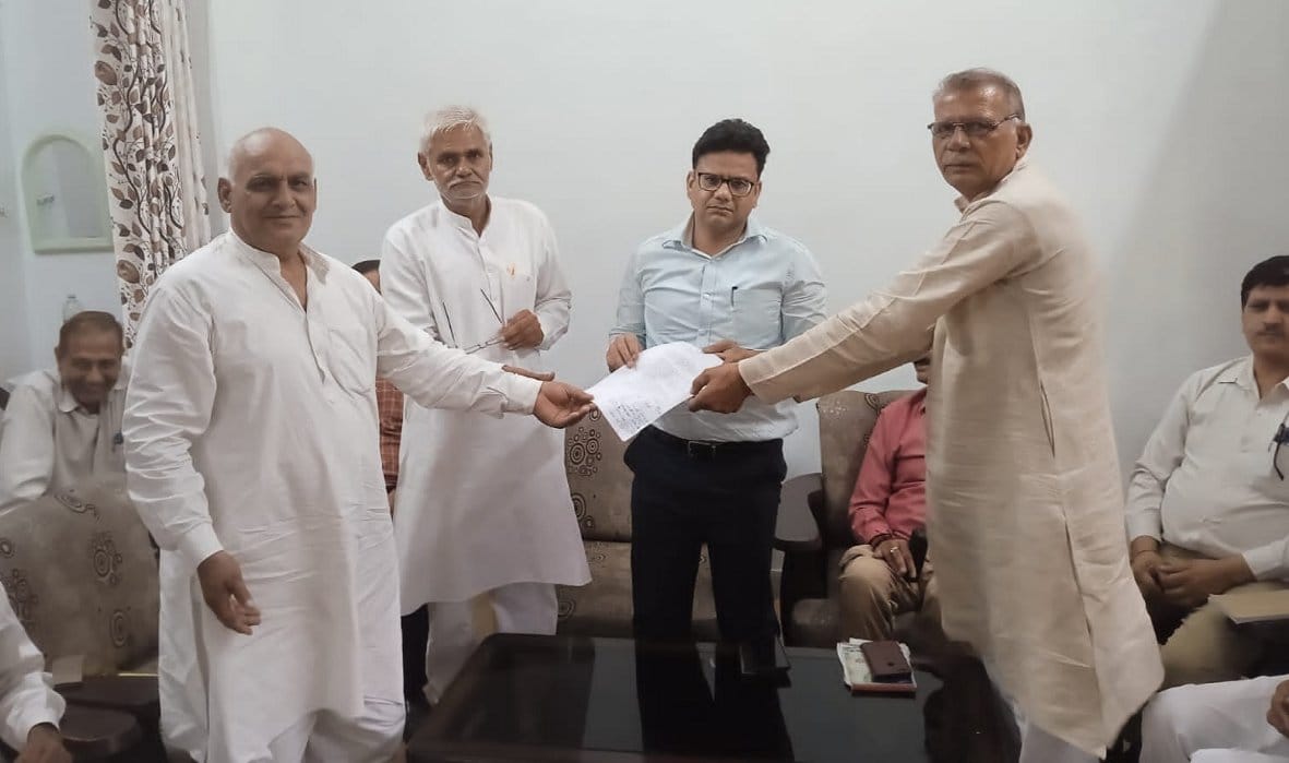 Raised the demand for sugarcane arrears before starting the crushing season