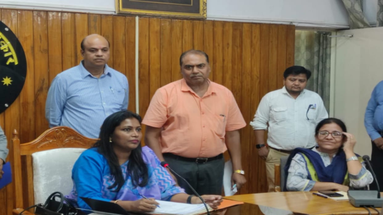 Selva Kumari J will be new Commissioner in Meerut, Surendra Singh went on central deputation