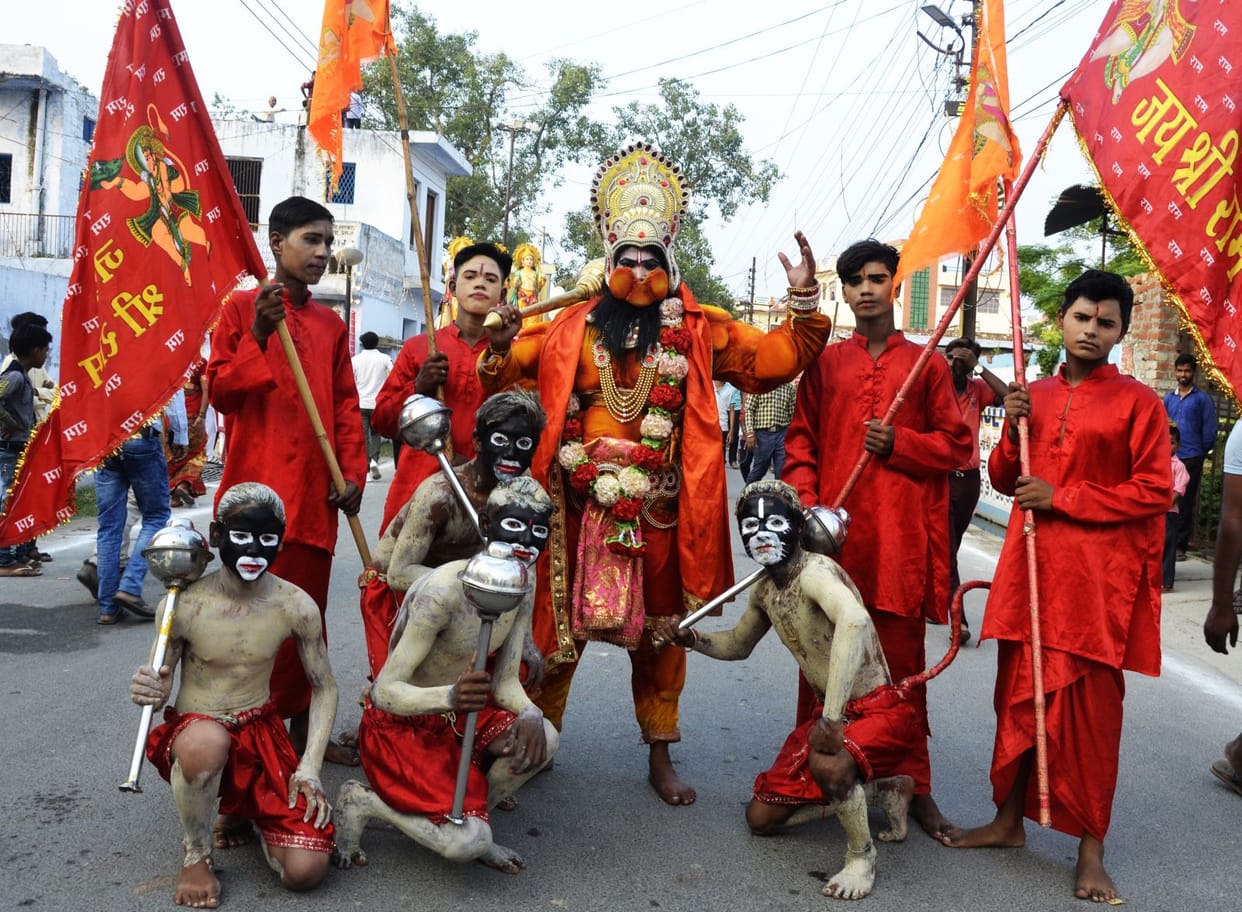 In the procession of Shri Ram, the people of the city became the bridegroom.