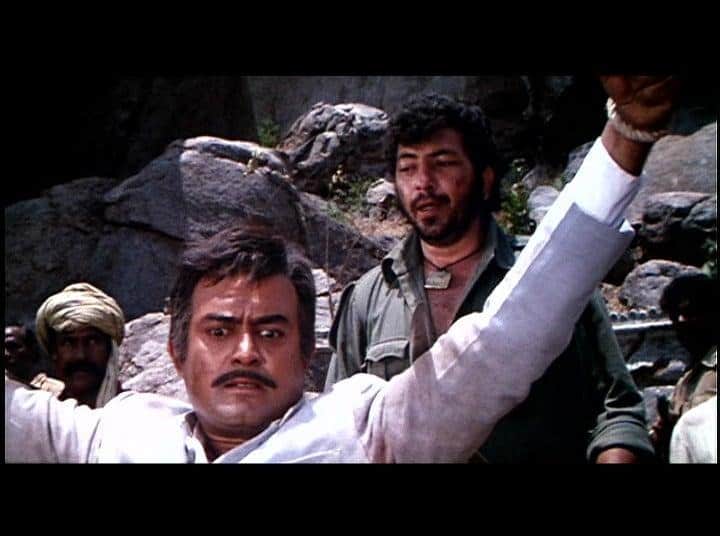 Bollywood Gossips: amitabh bachchan amjad khan film sholay kitne aadmi the dialogue was shoot in 40 retakes