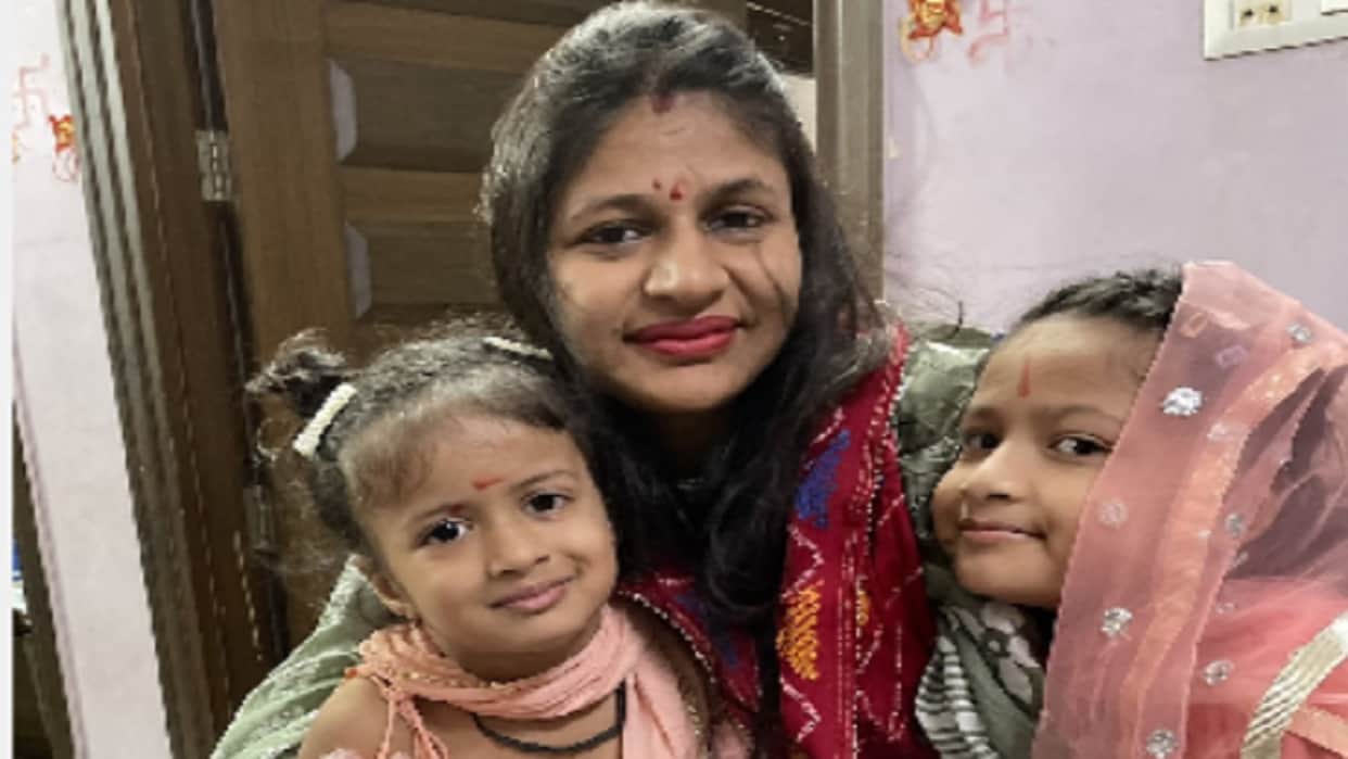 Businessman wife committed suicide along with her two daughters in Delhi