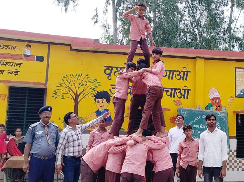 Students performed adventure activities in Scout Guide camp