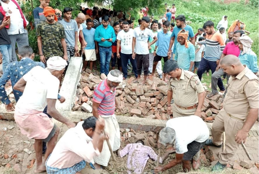 3 labous died due to wall collapse in Chandauli three lives were buried in rubble see photos