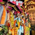 स्वच्छता का अवॉर्ड लेकर पहुंचे अफसरों-महापौर जुलूस के रूप में राजवाड़ा तक पहुंचे।
