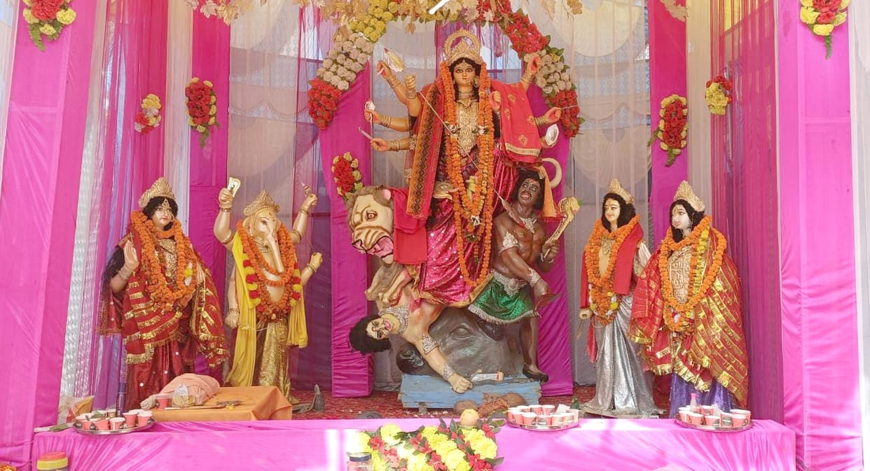 Mother Sherawali seated in the pandals, crowds of devotees gathered for darshan