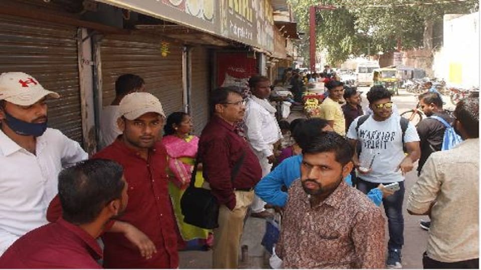 Traders of Tajganj got 3 months deferment happiness sweets were distributed