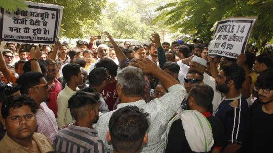 Traders of Tajganj got 3 months deferment happiness sweets were distributed
