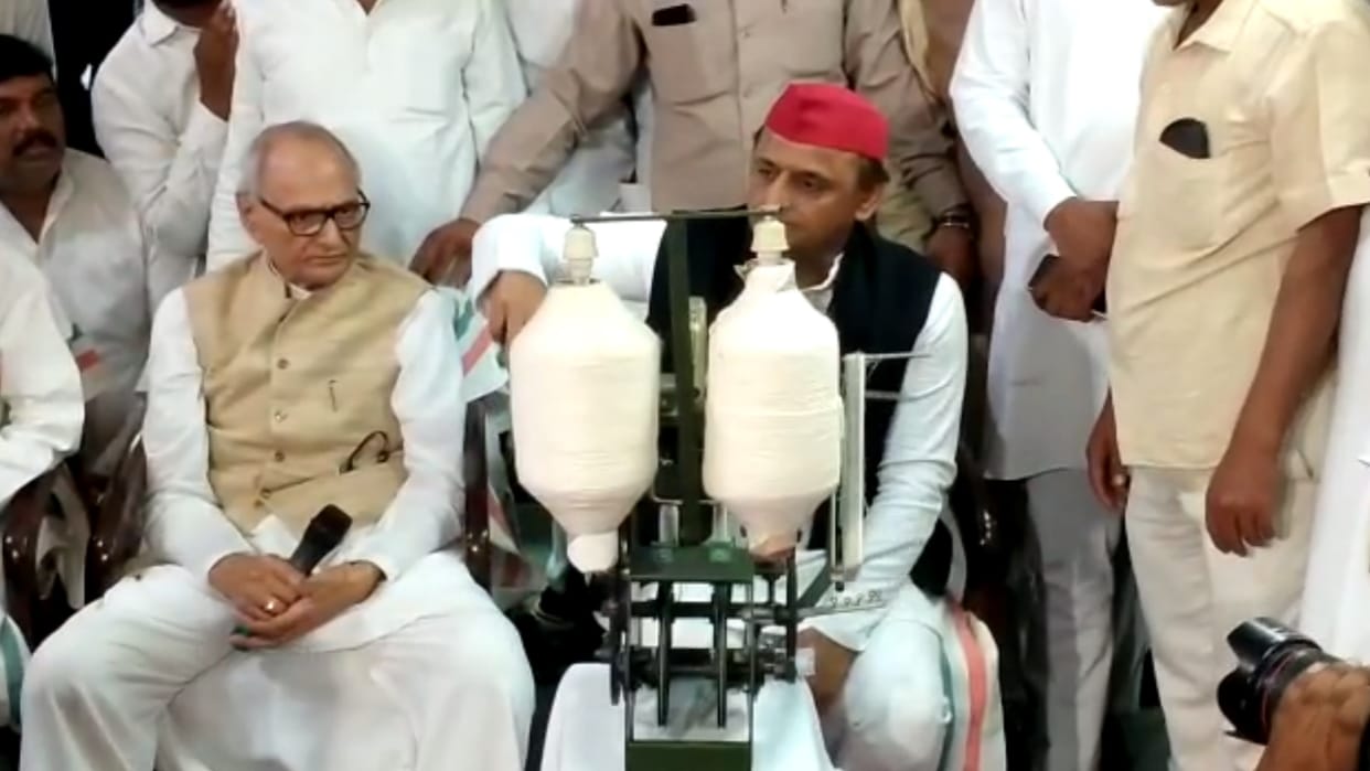Akhilesh Yadav pays tribute to Mahatma Gandhi in Lucknow.