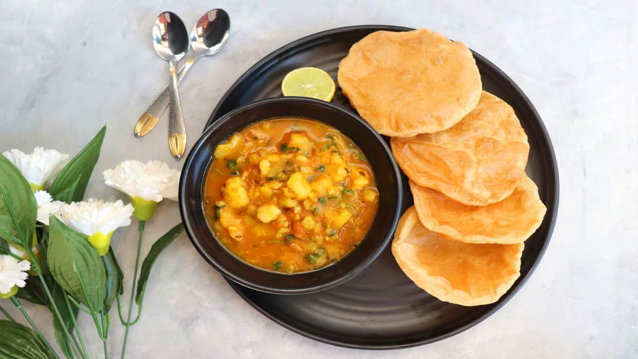 Today’s Kitchen: How to Make Potato Tomato Curry Know Aloo Tamatar Ka Jhol Recipe in Hindi