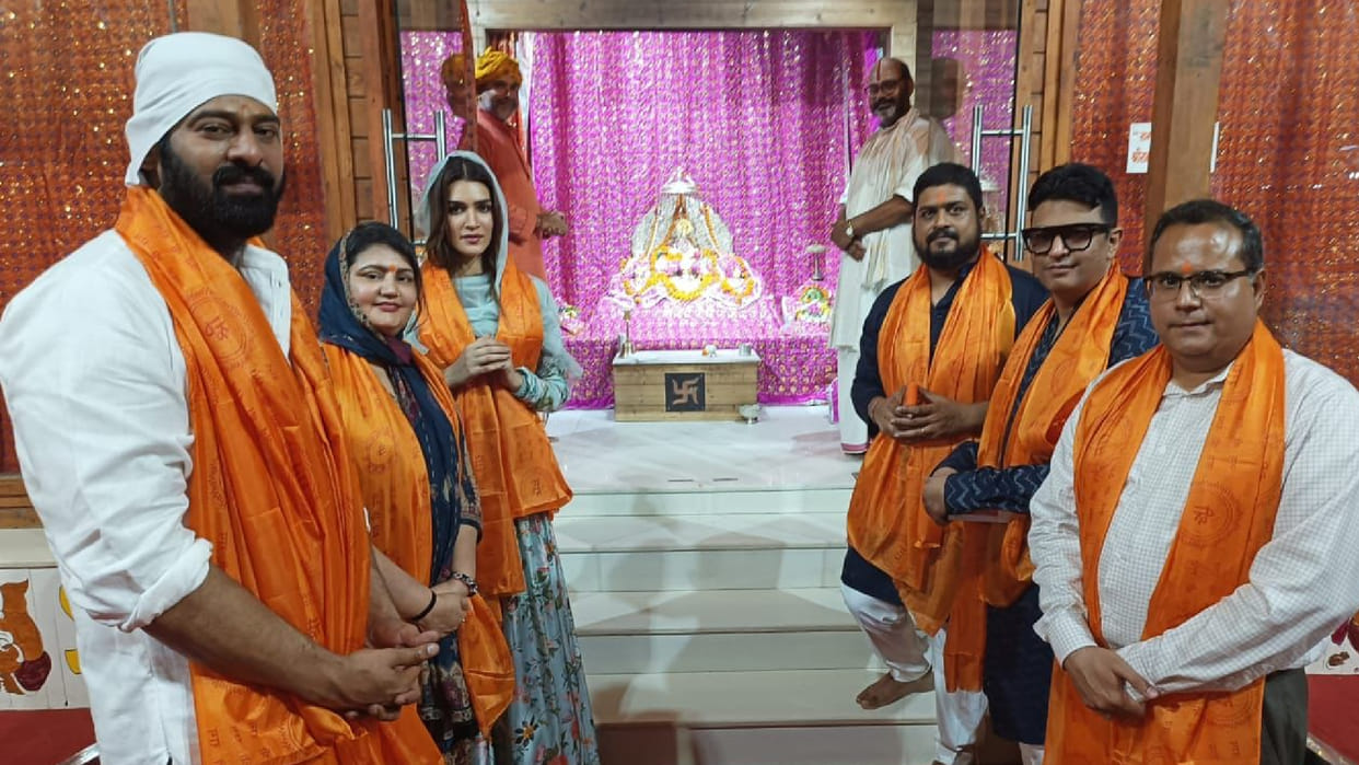 Adipurush Teaser Launch Prabhas Kriti Sanon Ram Mandir Ayodhya First Photos Of Garbhgrih Latest Update
