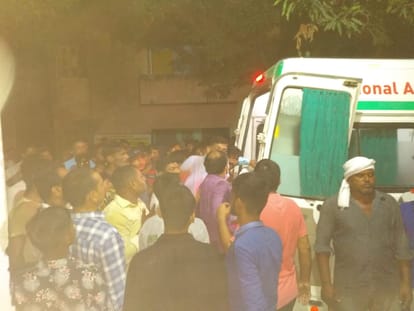 massive Fire broke out in Durga Puja pandal in bhadohi people were shocked to see flames