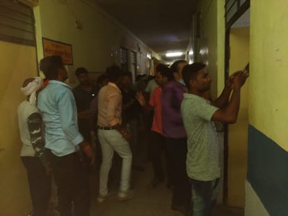 massive Fire broke out in Durga Puja pandal in bhadohi people were shocked to see flames