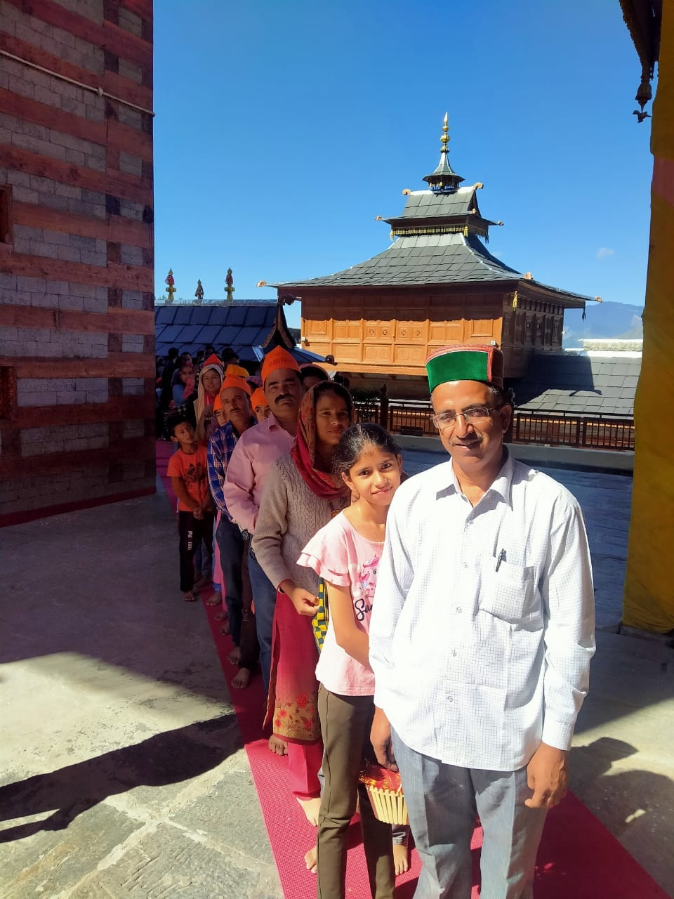 maabhimakali temple piligrim take darshan in temple