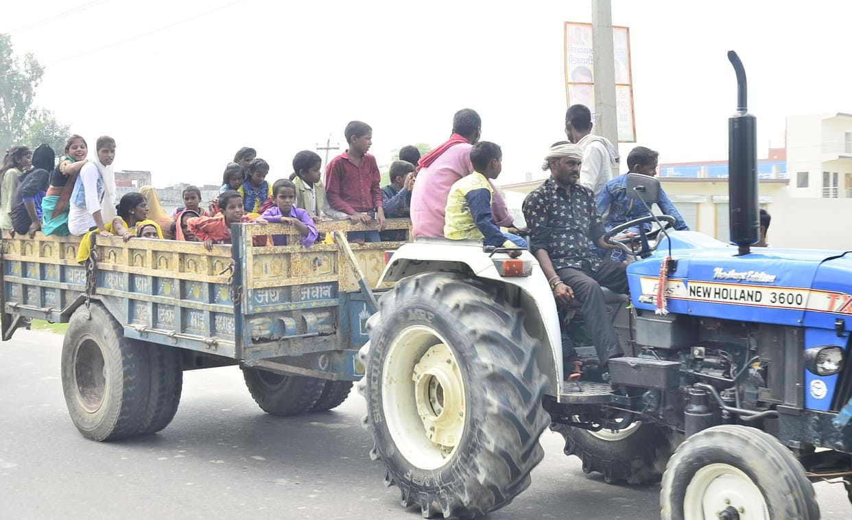 Tractor-trolleys running keeping the rules in check