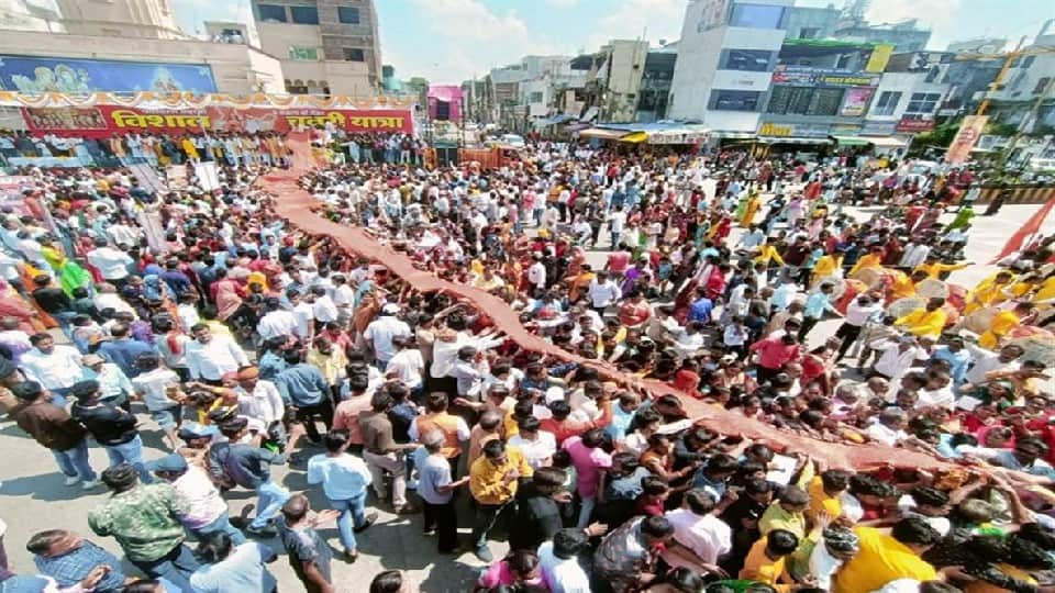 Indore: Devotees thronged in Chunari Yatra