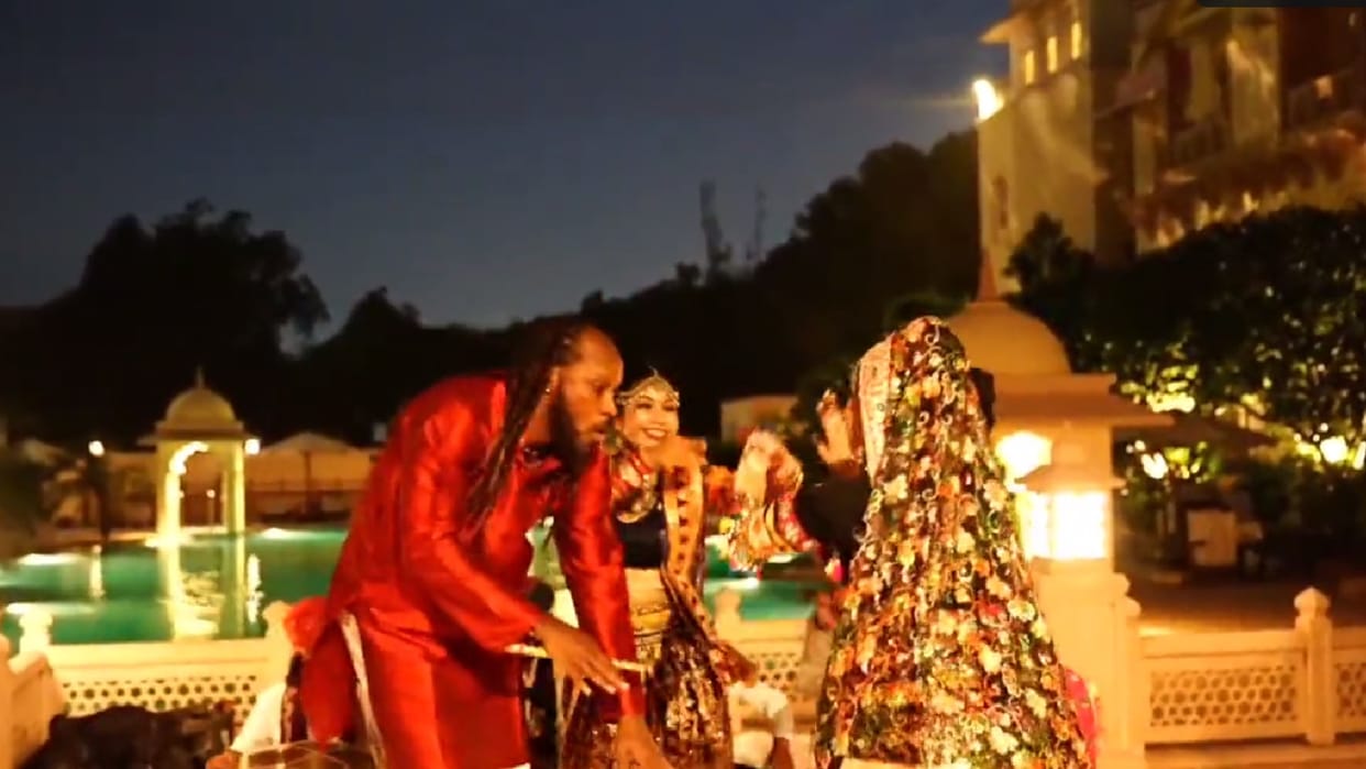 Chris Gayle celebrated Navratri with Garba dance in red Kurta watch Video
