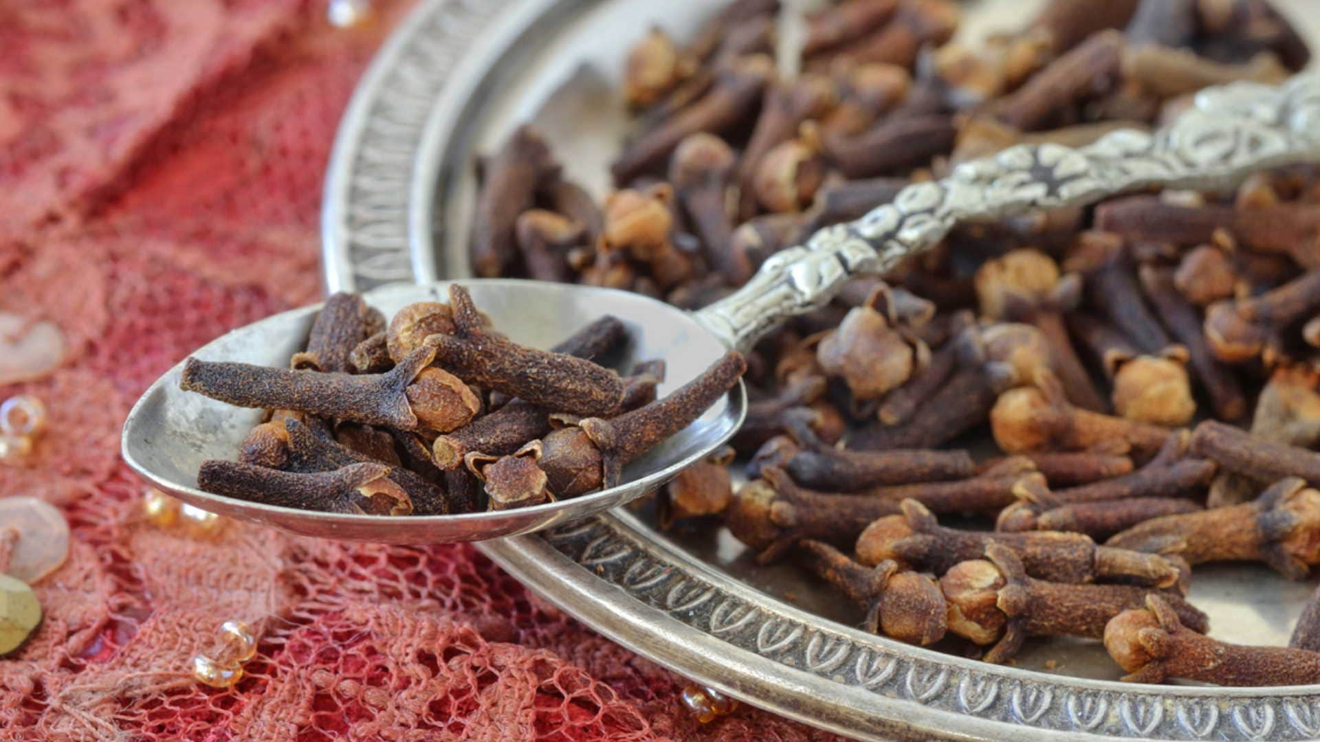 clove health benefits for liver and diabetes, laung khane ke fayde