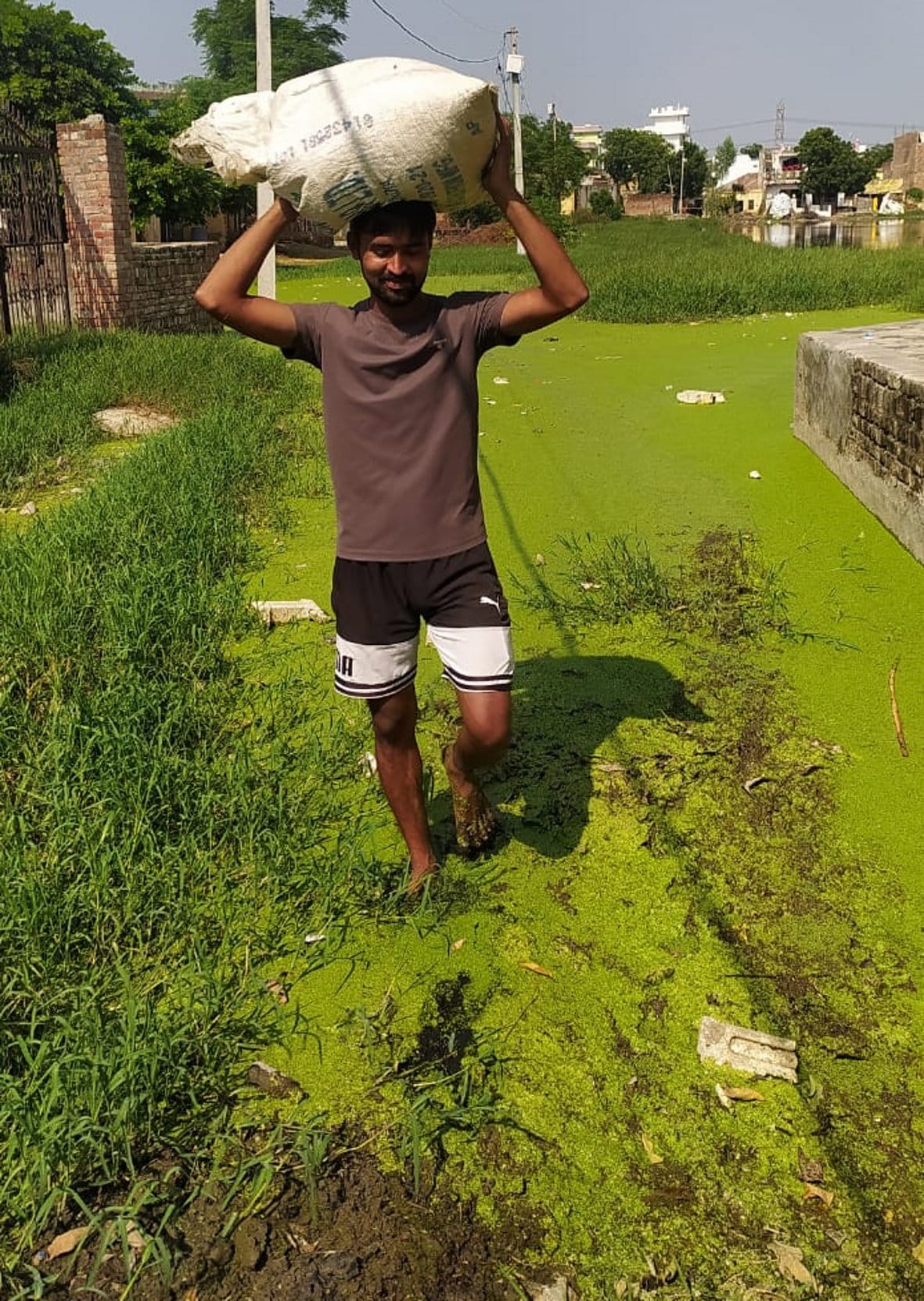 The trouble being faced on the dilapidated Dagarpur main road