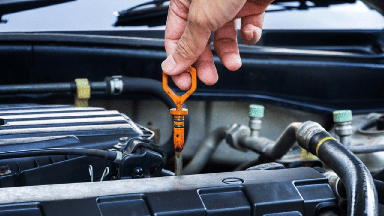 Save Your Car From Major Damage, Know The Right Way To Check Engine Oil