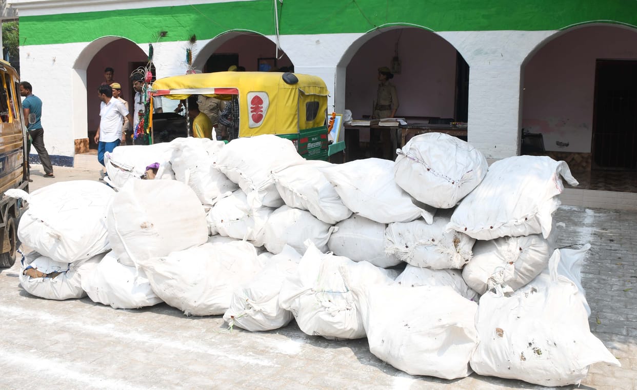 Sandalwood worth 75 lakhs caught, four arrested