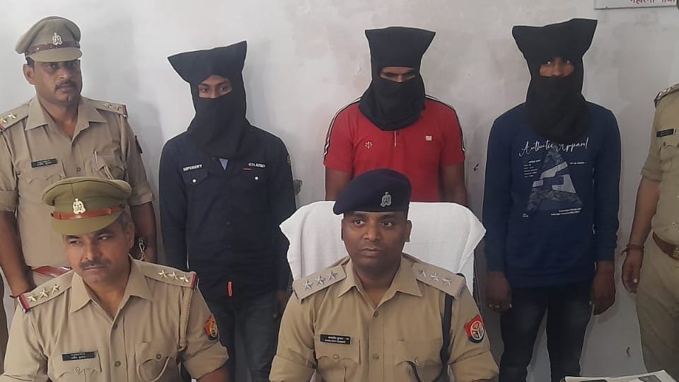 Police arrested three robbers in the encounter in firozabad