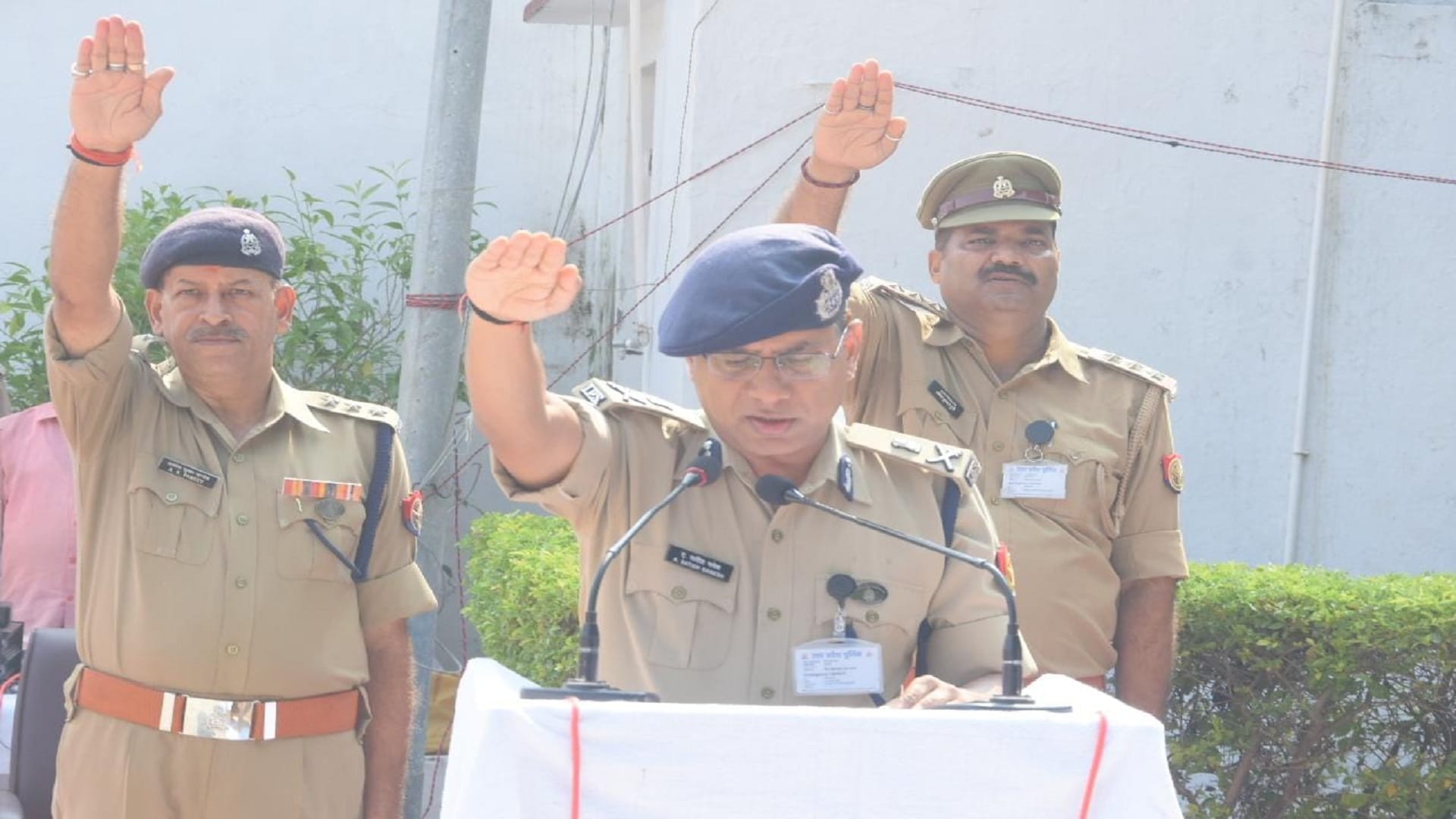 Birth anniversary of Mahatma Gandhi and Lal Bahadur Shastri Policemen take oath of cleanliness drive, see in