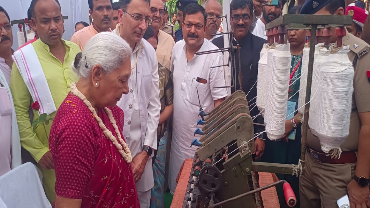 Governor Anandiben Patel reached Vinoba Seva Ashram on Gandhi Jayanti