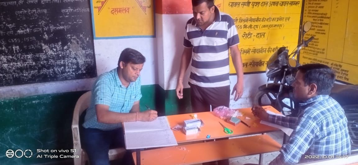 Hathras: Took blood samples of 14 fever patients in Kukragwan