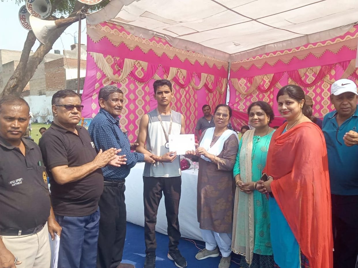 Hathras: Players showed stamina in athletics competition