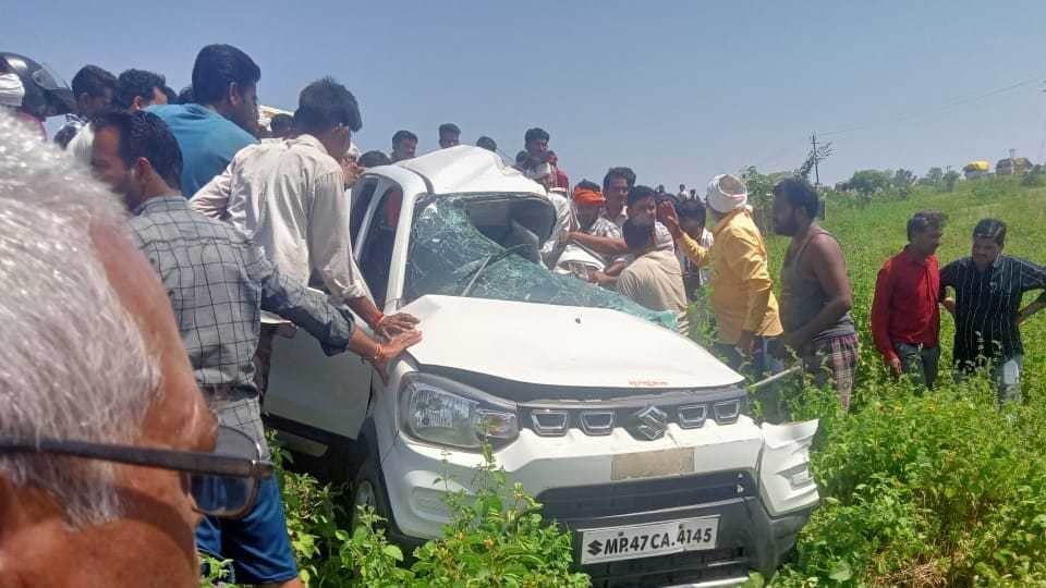 Four killed in truck and car collision in Sagar