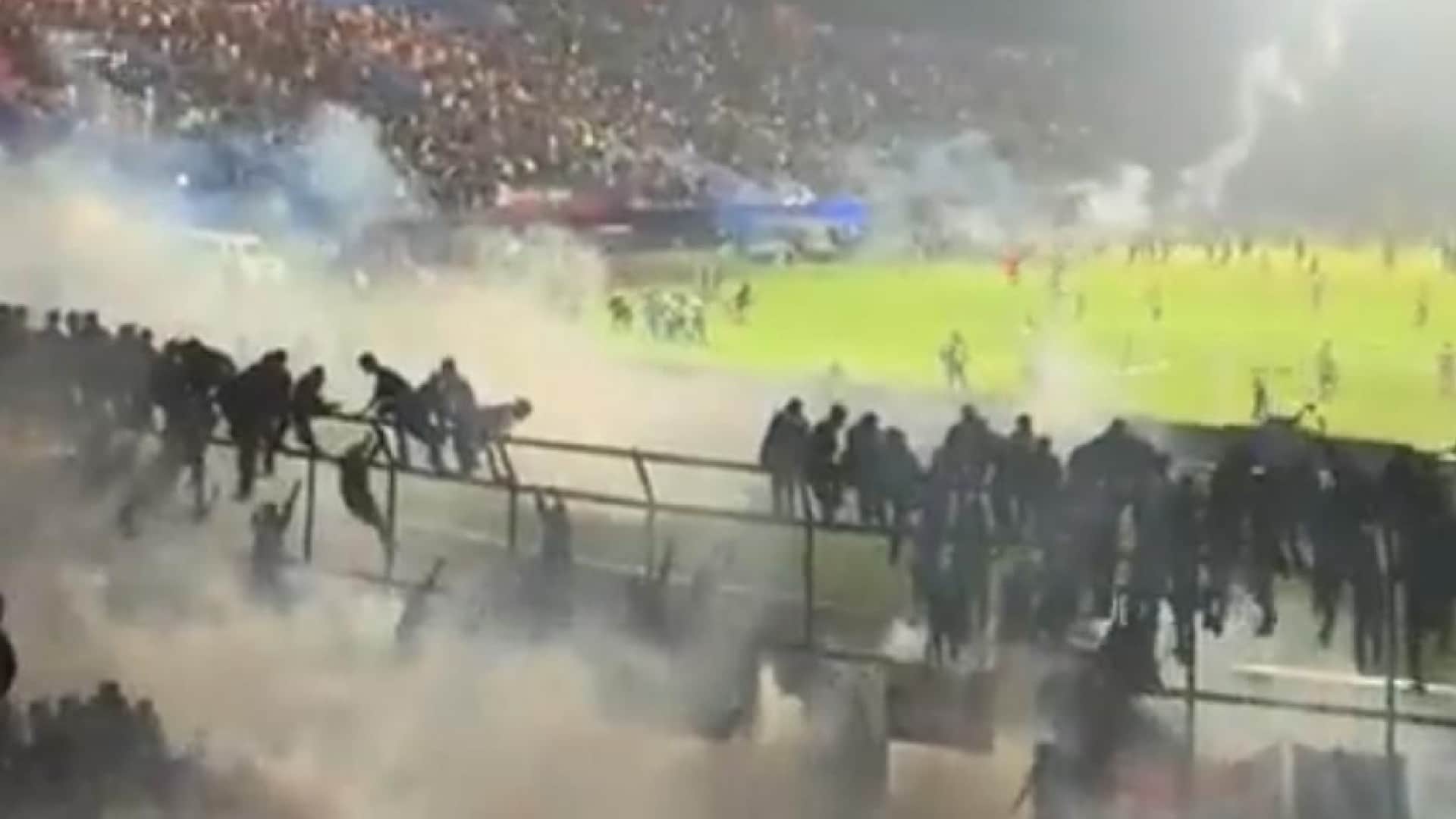 Indonesia Football Riot violence people dead crying Arema FC and Persebaya Surabaya match pictures