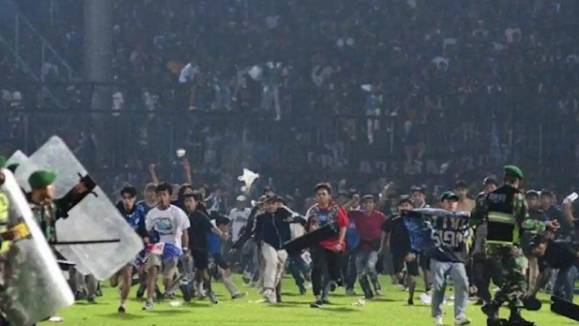 Indonesia Football Riot violence people dead crying Arema FC and Persebaya Surabaya match pictures