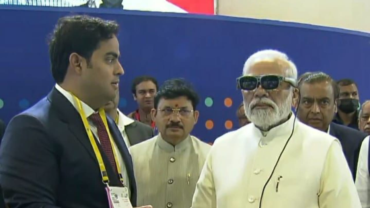 जियो के पवेलियन प्रधानमंत्री मोदी