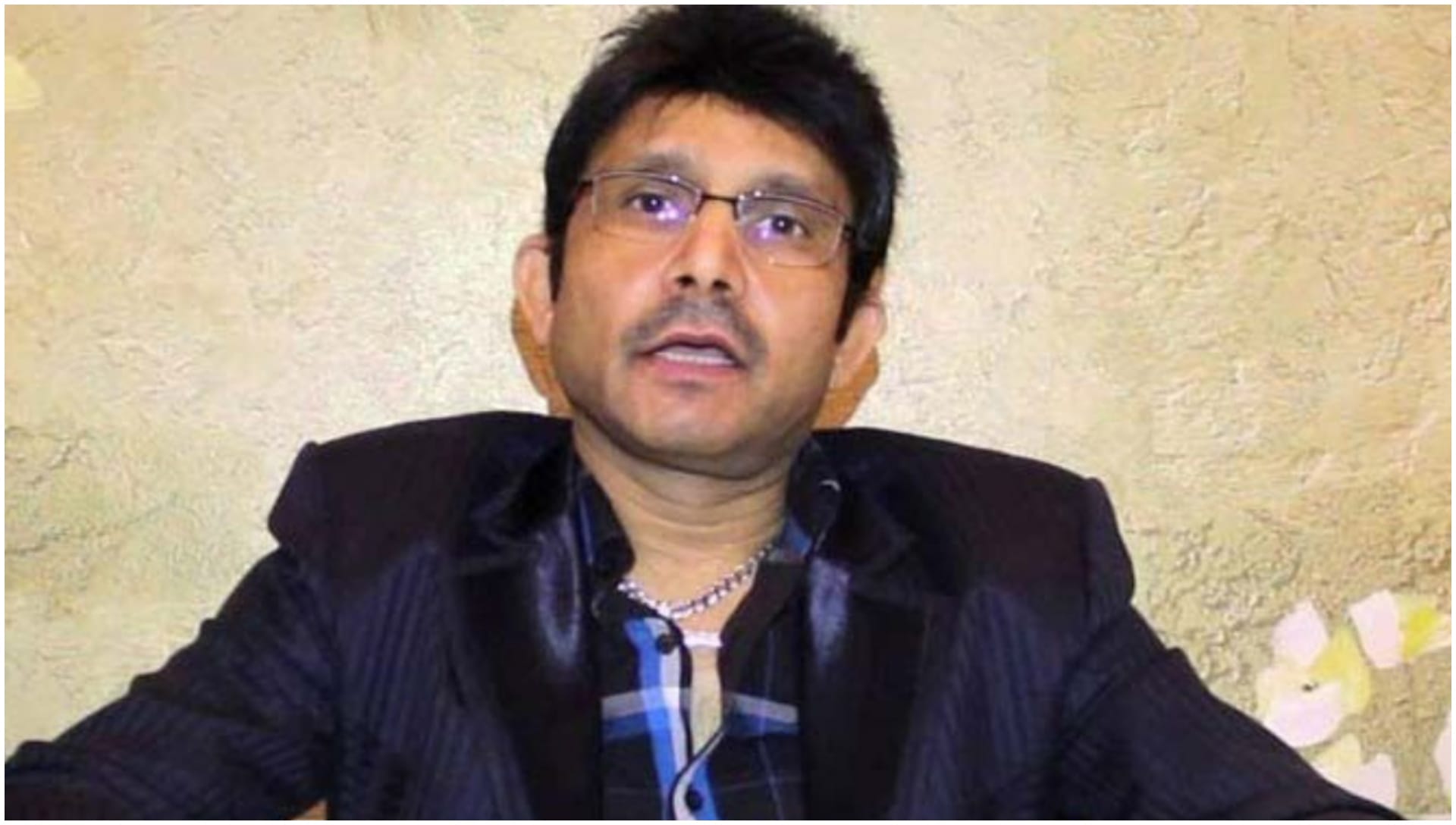 Kamaal rashid khan did controversial comment on pathaan actor shah rukh khan and Zwigato star kapil sharma