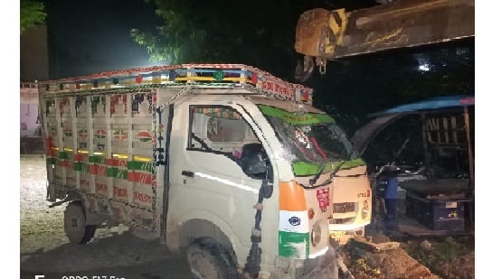 Kanpur Chakeri Accident, Truck collides with loader standing on Ahirwan Highway, five killed and 10 injured