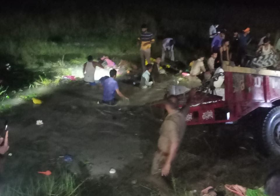 tractor trolly falls into pond in kanpur 24 died several injured