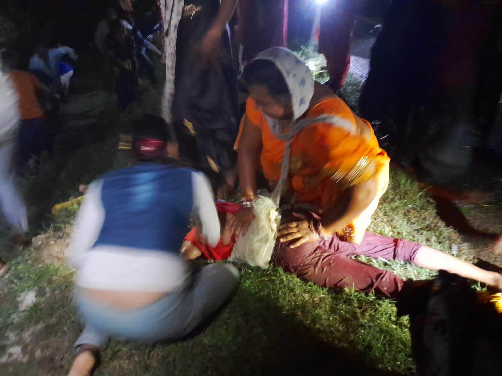 Kanpur Ghatampur Accident, dead bodies were lost in water, the soul shivered in lifting the bodies of children