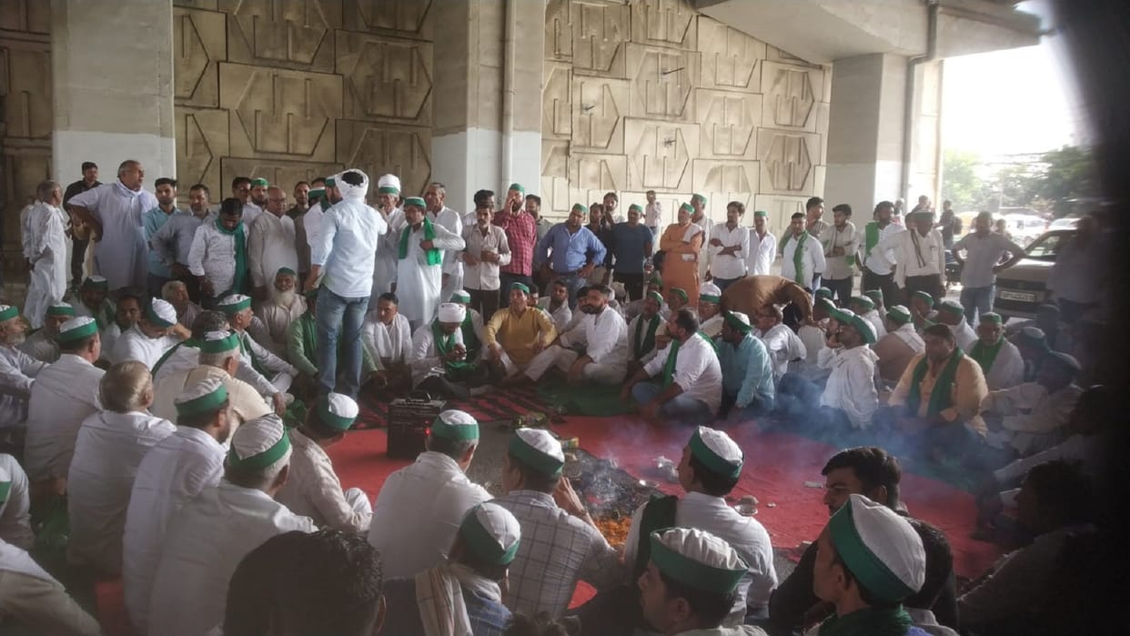 Farmers celebrated Kisan Kranti Diwas at UP Gate