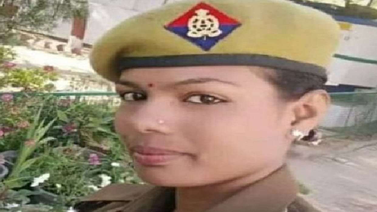 Death of female soldier and newborn during delivery