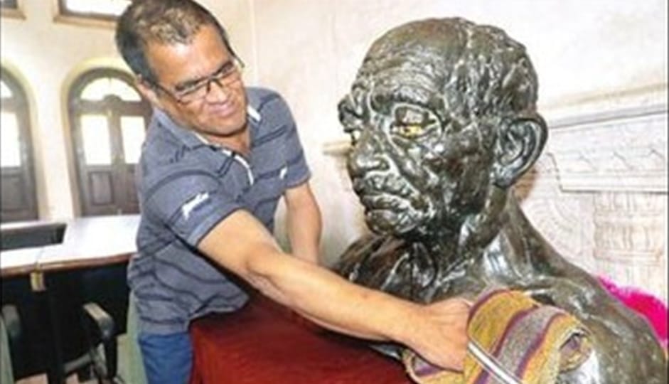 jammu mubarakh mandi mahatma gandhi statue waiting for release for 10 years