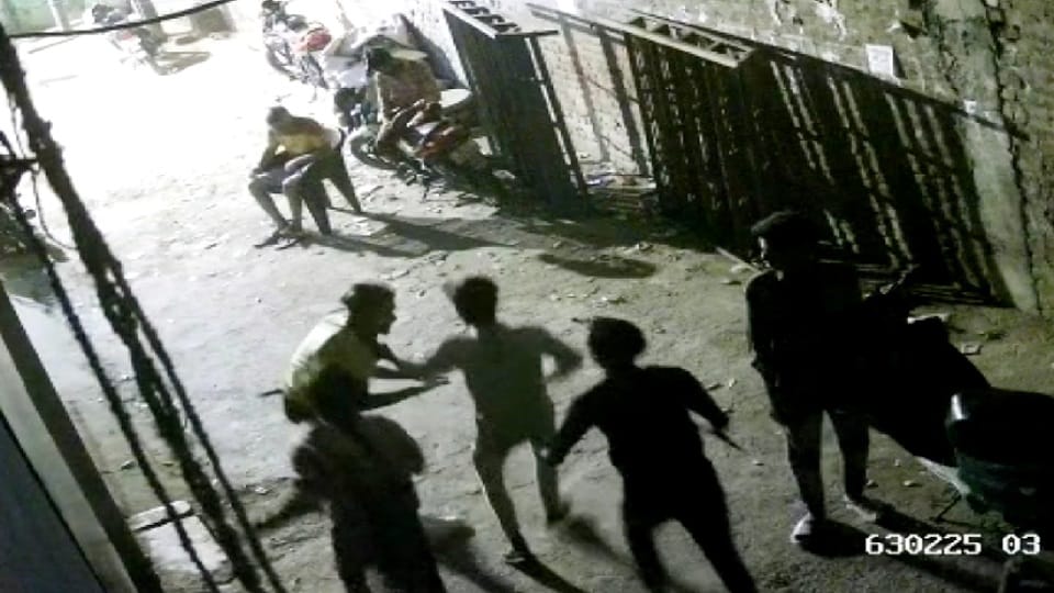 Sunder Nagri murder case Main accused Sajid arrested who killed Manish