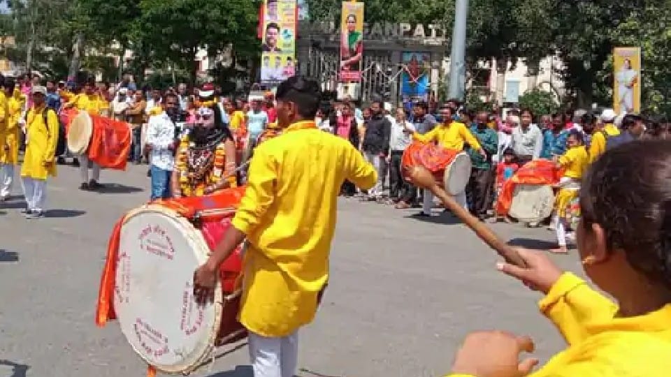 Indore: Devotees thronged in Chunari Yatra