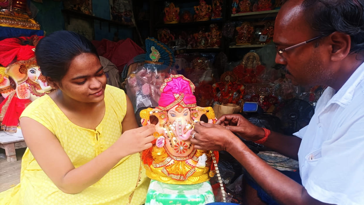 West Bengal mother goddess is found in kumhar Tuli youth are taking over the traditional heritage