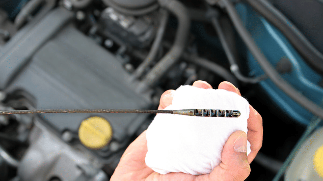 Save Your Car From Major Damage, Know The Right Way To Check Engine Oil