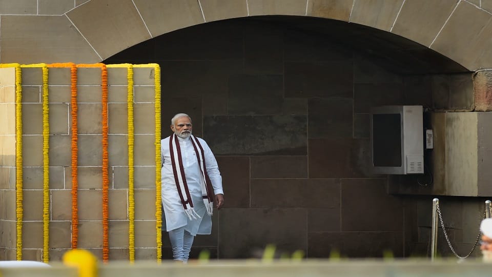 Gandhi Jayanti: PM Modi and Sonia Tribute to Mahatma Gandhi on His 153th Birth Anniversary