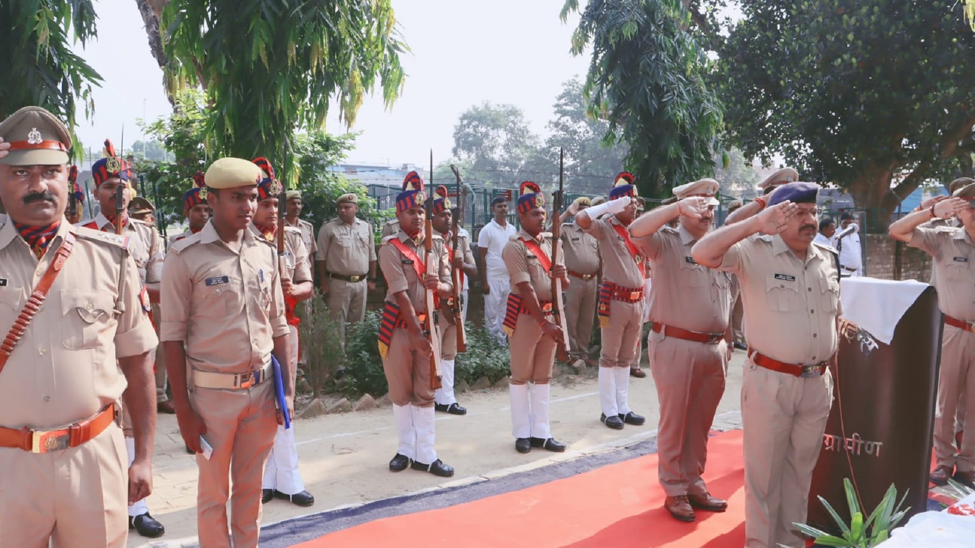 Birth anniversary of Mahatma Gandhi and Lal Bahadur Shastri Policemen take oath of cleanliness drive, see in