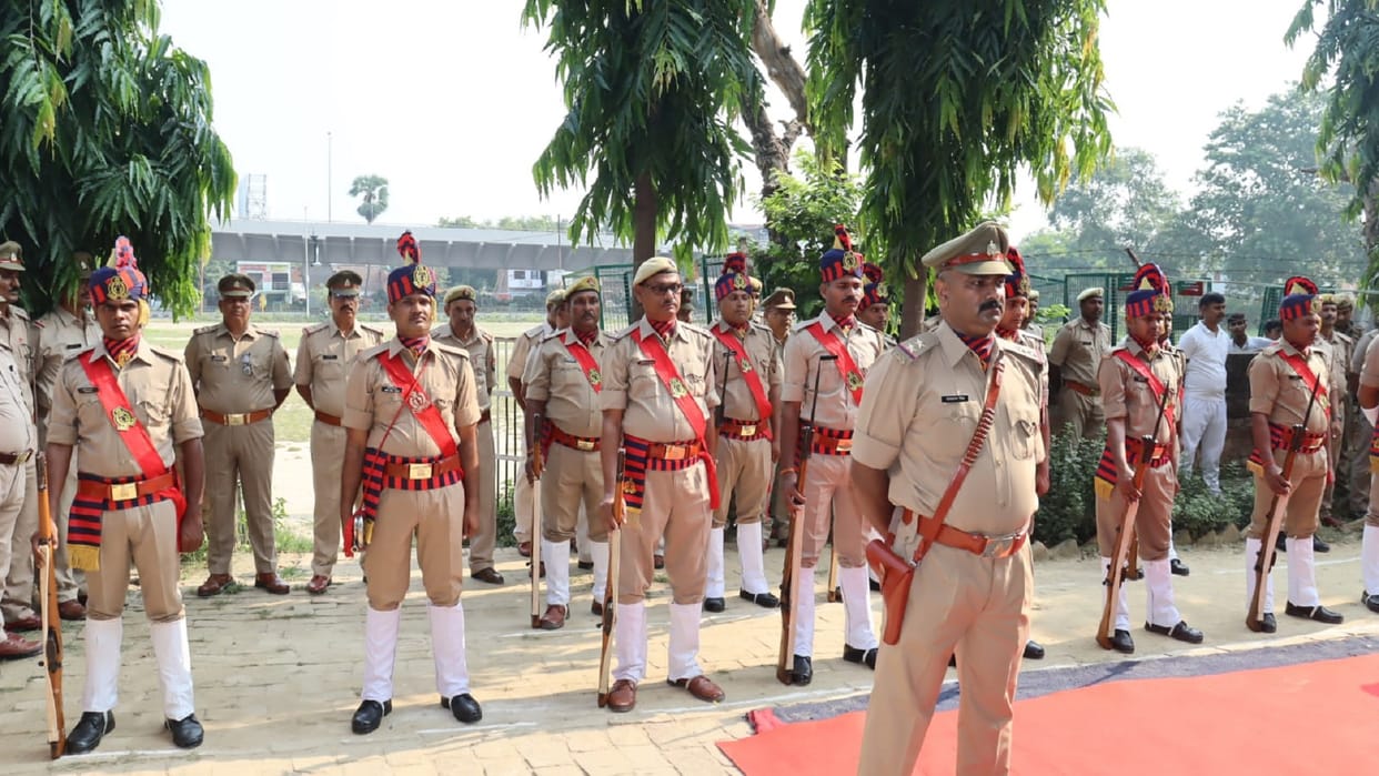 Birth anniversary of Mahatma Gandhi and Lal Bahadur Shastri Policemen take oath of cleanliness drive, see in
